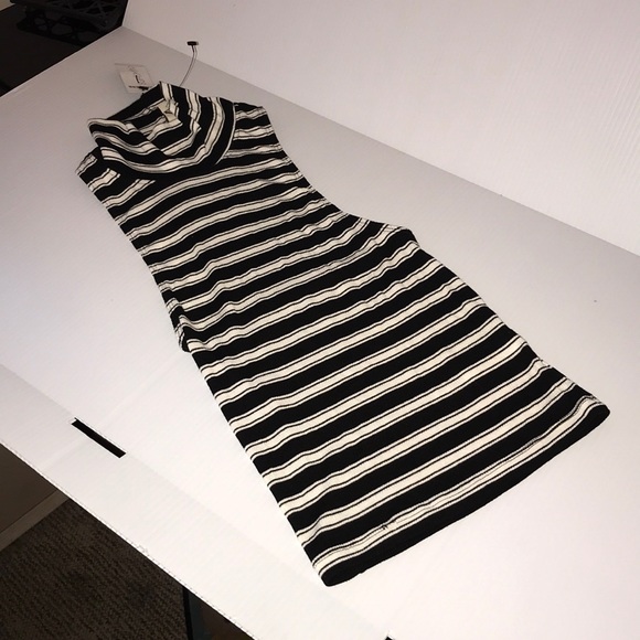 Express turtleneck sleeveless top SZ XS 🆕 - Picture 1 of 5